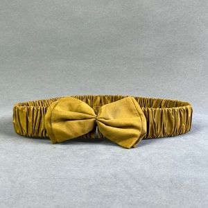 Burberry porsum bow belt, size m made in Italy. Worn once like new